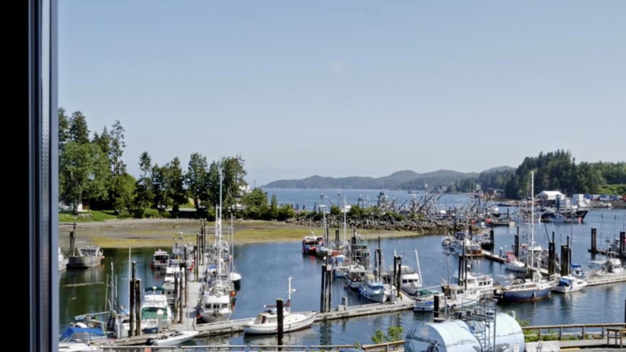 Quarterdeck Inn Port Hardy Eksteriør billede