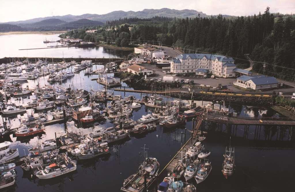 Quarterdeck Inn Port Hardy Eksteriør billede