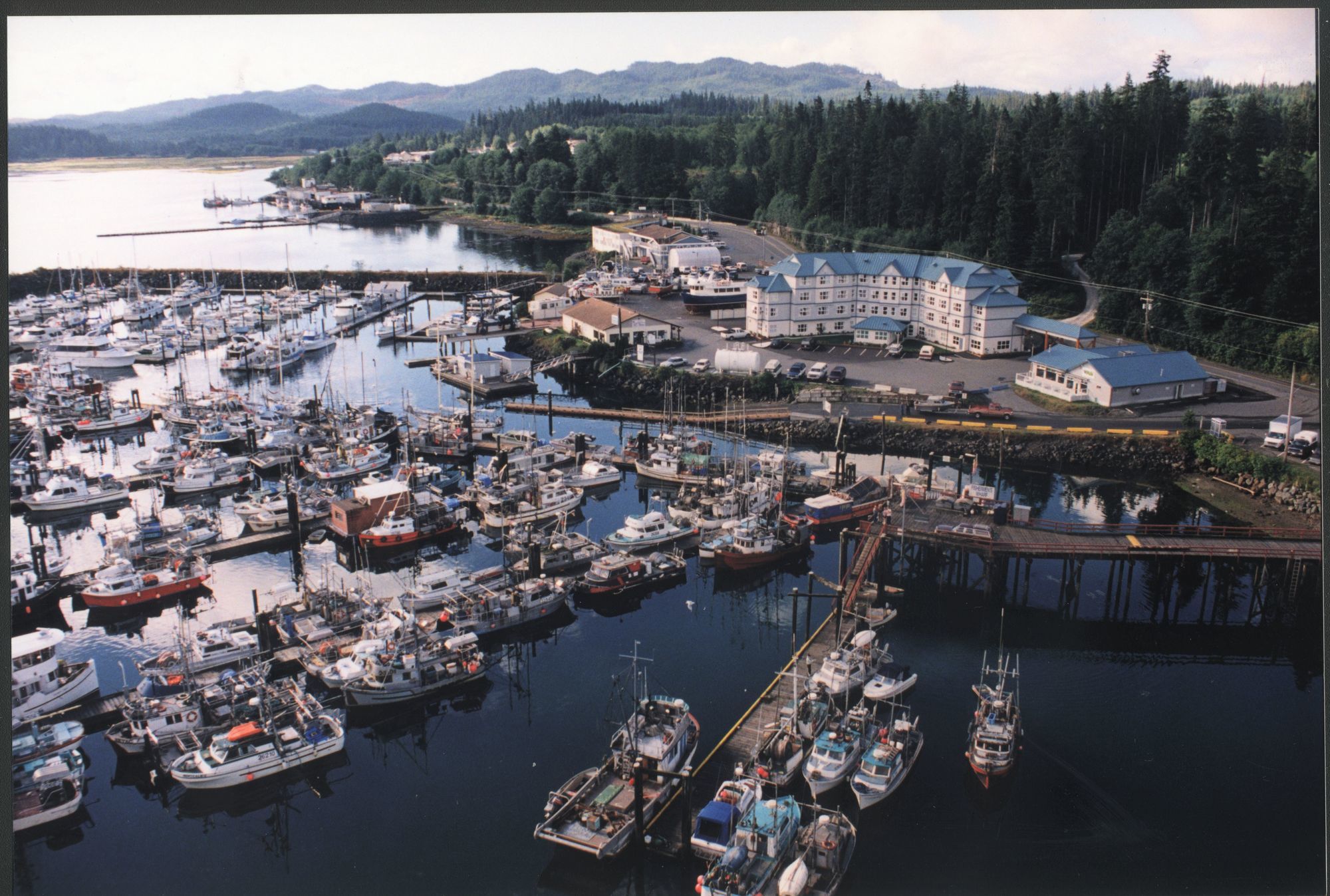 Quarterdeck Inn Port Hardy Eksteriør billede